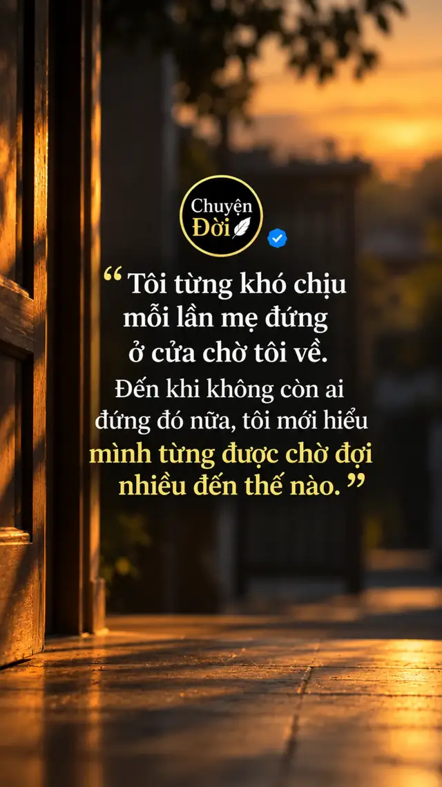 Ảnh minh họa Tôi từng khó chịu mỗi lần mẹ đứng ở cửa chờ tôi về. Nhất là những hôm tôi đi làm về muộn. 9 giờ tối, mẹ đã đứng ngoài hiên. 10 giờ, mẹ vẫn còn đó. Có hôm gần 11 giờ tôi mới về, vừa dựng xe đã thấy mẹ